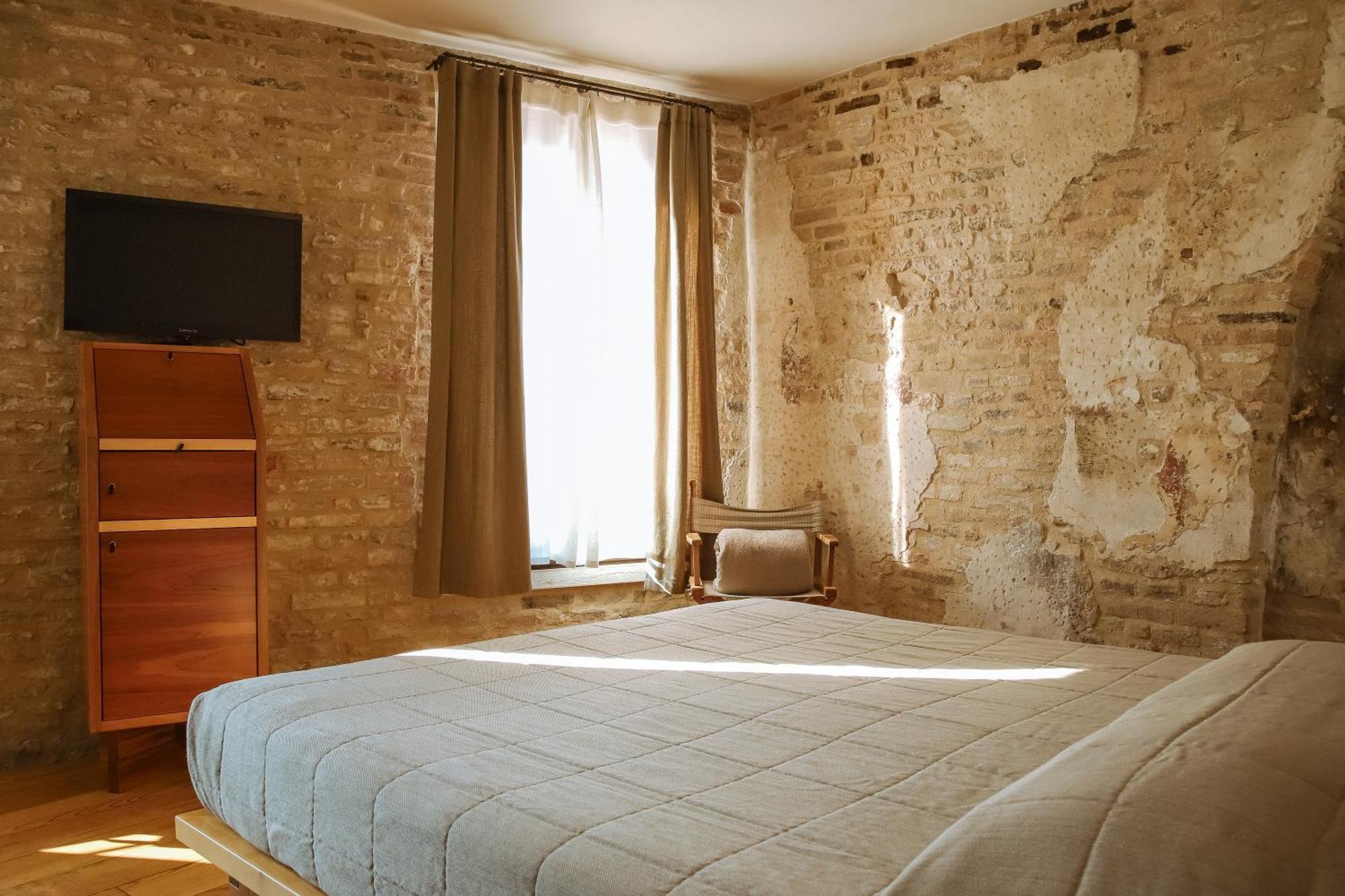 Double Room,1498986466:JPEG